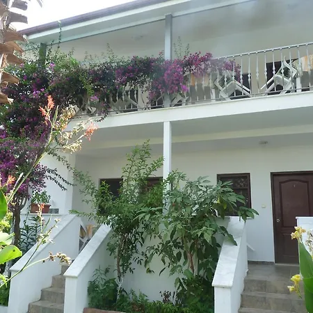 Garden Oda ve Kahvaltı *